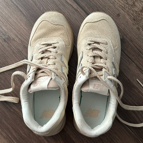 New balance shoes women’s - Picture 2 of 4